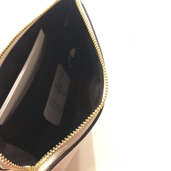 *PRICE DROP!* LAST ONE! 🆕 COACH wristlet - Picture 3 of 4